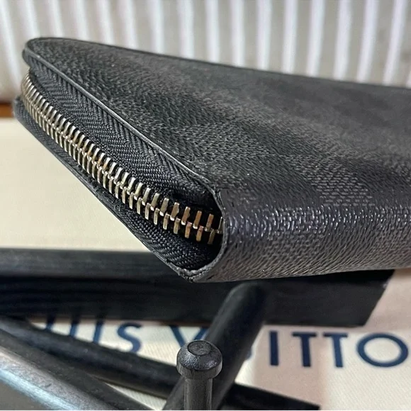 Louis Vuitton Damier Graphite Vertical Zippy Wallet - Picture 6 of 16